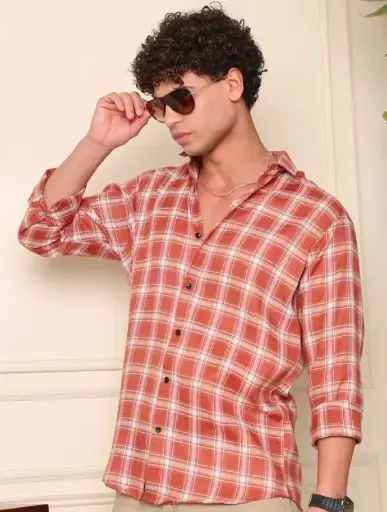 Men Regular Fit Solid Spread Collar Casual Shirt